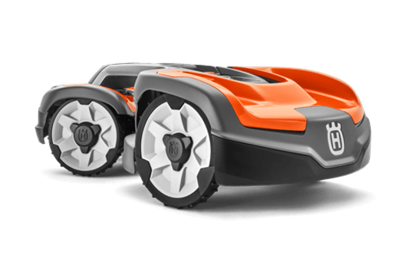 Husqvarna AUTOMOWER® Mähroboter 535AWD, dunkelgrau und orange, vier Räder mit Allradantrieb.